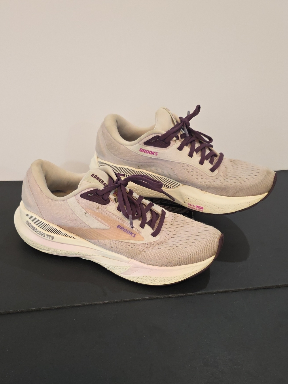 Brooks Adrenaline 24 GTS Women’s Sneakers in Light Pink and Plum Size 8.5